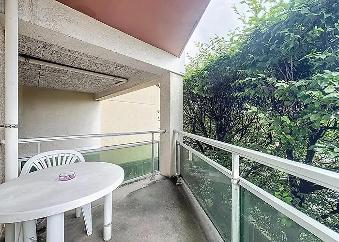 2 Personnes Avec Parking Et Balcon Proudhon